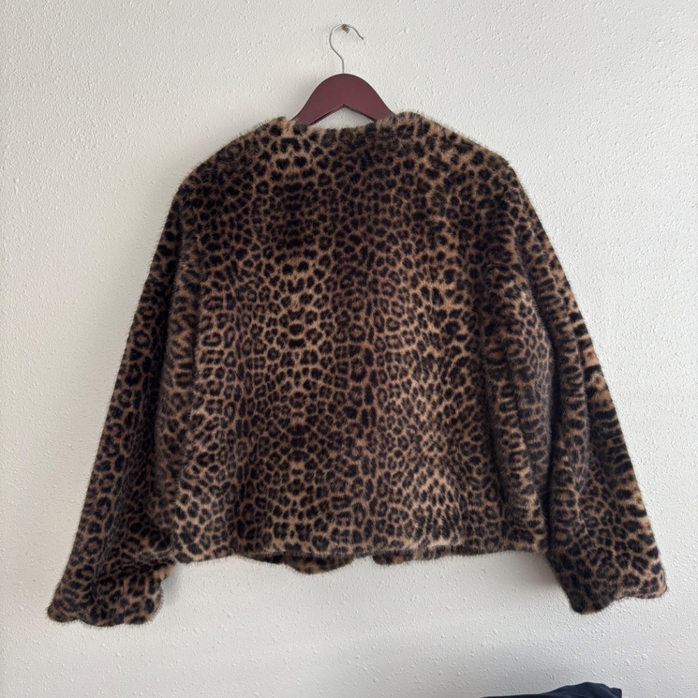 H&M Leopard Print Faux Fur Cropped Collarless Jacket - Picture 10 of 10